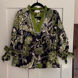 Entro Women’s Green Floral V-Neck Tie Sleeve Top - size medium